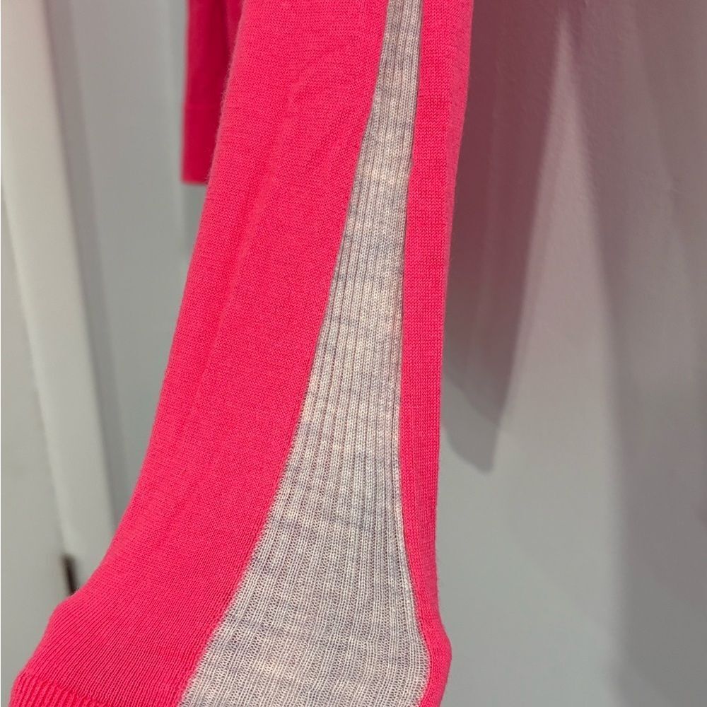 Banana Republic Merino Bright Pink V-Neck Sweater Grey Side Arm Accents - Picture 11 of 14